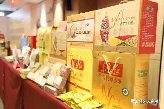 摩域平台官方响应式多终端网页版面配置管理图片